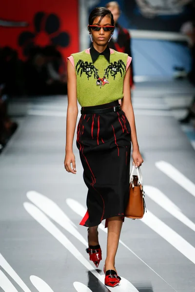 Look 11